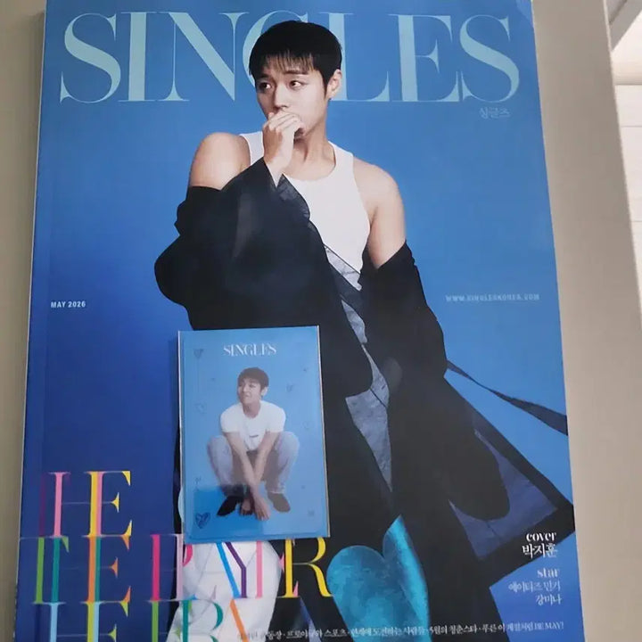 [BUNJANG] Park Jihoon Singles May Issue Photocard Bundle / 싱글즈 박지훈 5월호 팝니다. (특전 투명포카 포함)