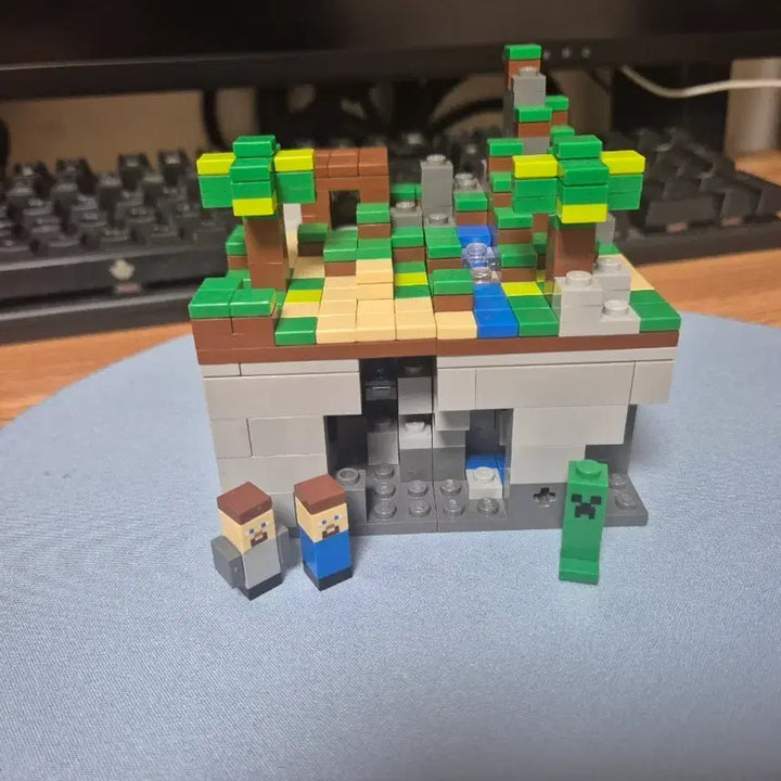 [BUNJANG] LEGO Minecraft Micro World 21102 / 레고마인크래프트 마이크로월드 21102
