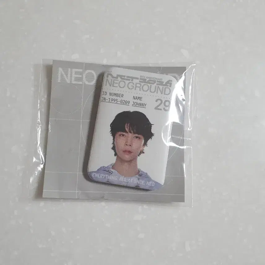[BUNJANG] NCT 10th Anniversary Neo Ground Johnny ID Badge / 엔시티 10주년 네오 그라운드 쟈니 ID 뱃지