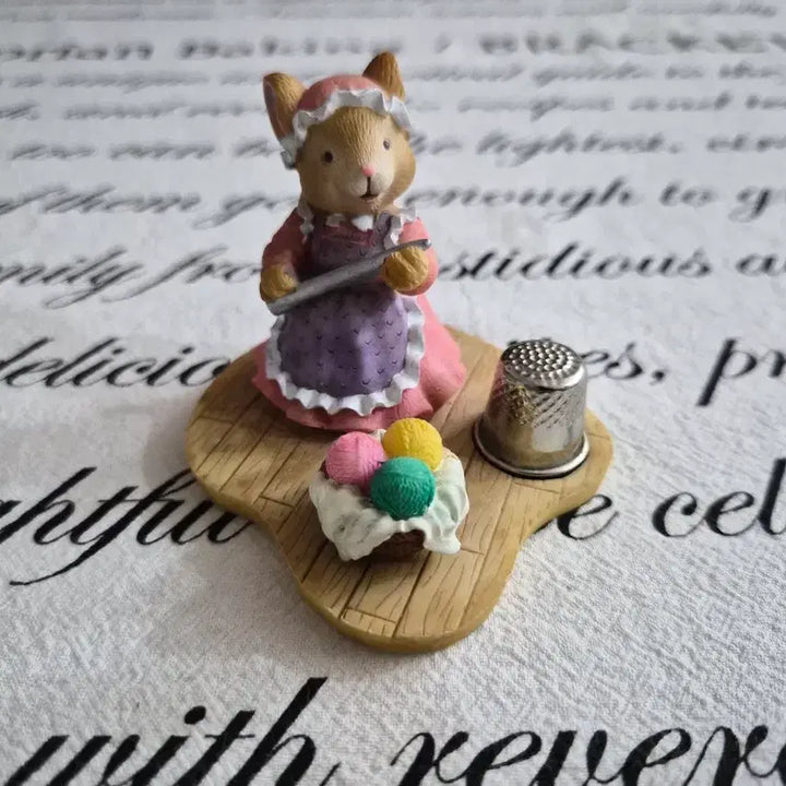 [BUNJANG] Sewing Mouse Figurine with Magnetic Thimble / 바느질 쥐 피규어