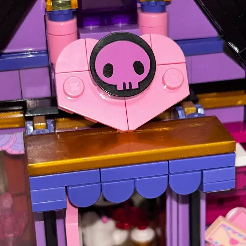 [BUNJANG] Kuromi Secret House Building Blocks Figure / 완성품) 쿠로미 시크릿하우스 집 키플리 레고 피규어 블록 인형 산리오