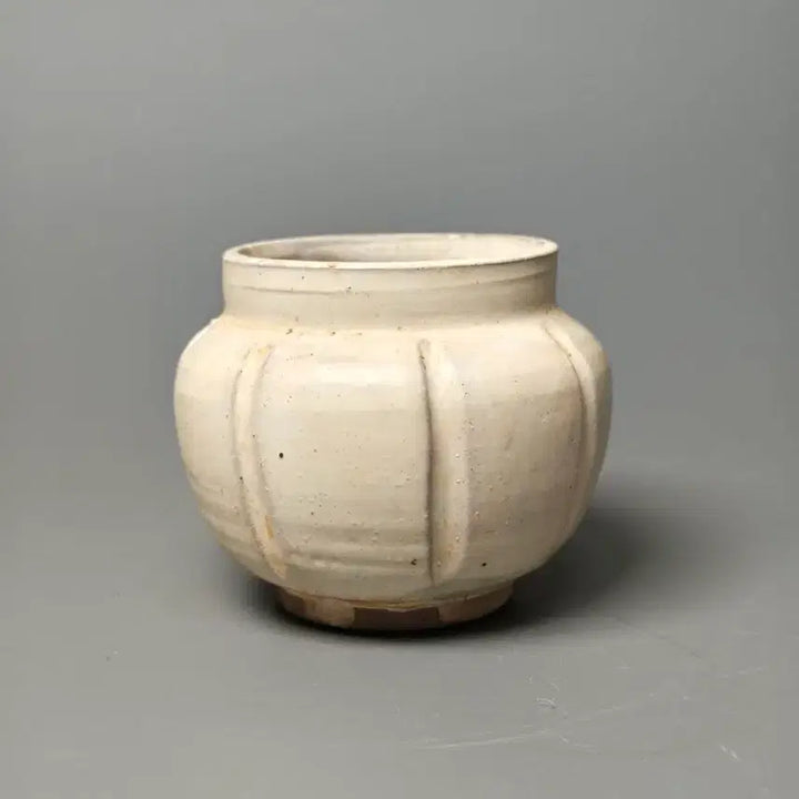 [BUNJANG] Yuan Dynasty White Porcelain Flower-Shaped Jar - Excavated Chinese Ceramic Antique / [진품] 원대 원나라 백자 능화형 호 항아리 출토품 중국도자기 골동품