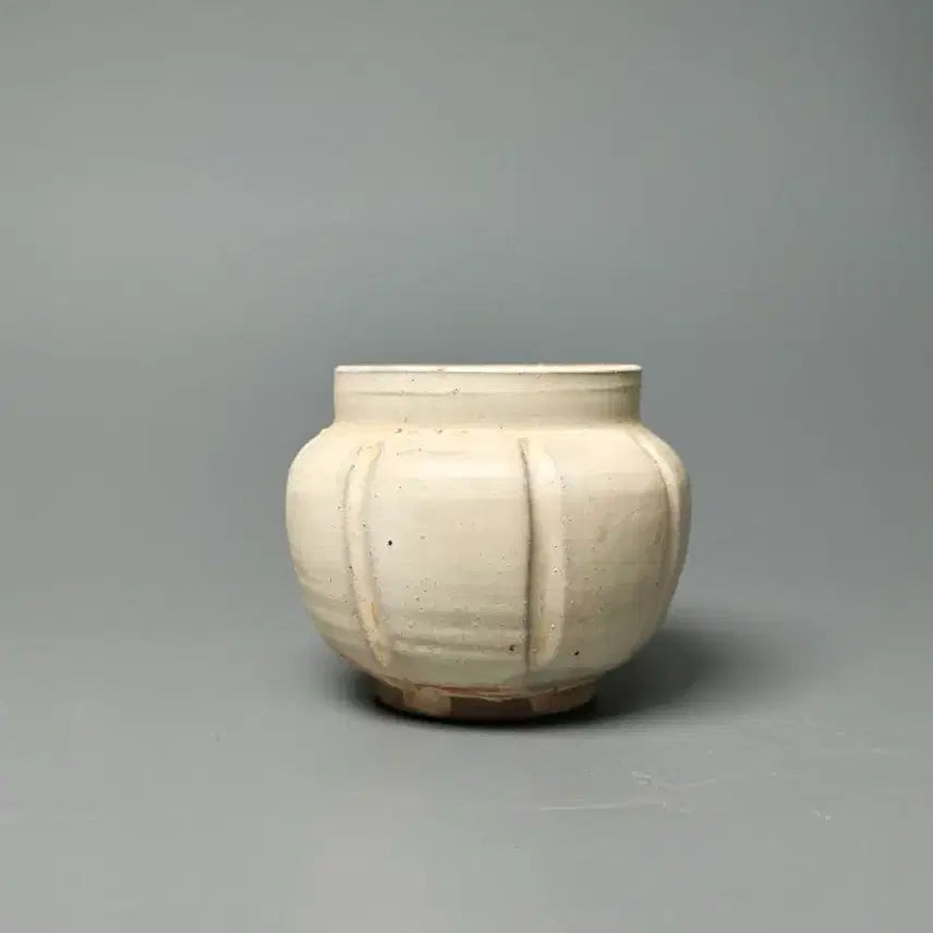 [BUNJANG] Yuan Dynasty White Porcelain Flower-Shaped Jar - Excavated Chinese Ceramic Antique / [진품] 원대 원나라 백자 능화형 호 항아리 출토품 중국도자기 골동품