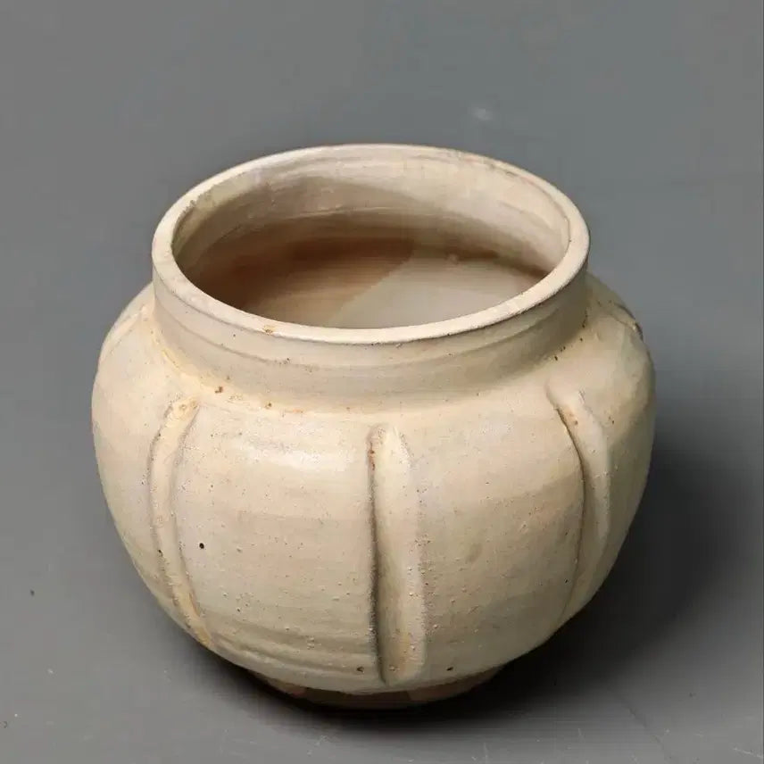 [BUNJANG] Yuan Dynasty White Porcelain Flower-Shaped Jar - Excavated Chinese Ceramic Antique / [진품] 원대 원나라 백자 능화형 호 항아리 출토품 중국도자기 골동품