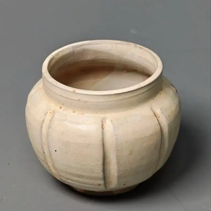 [BUNJANG] Yuan Dynasty White Porcelain Flower-Shaped Jar - Excavated Chinese Ceramic Antique / [진품] 원대 원나라 백자 능화형 호 항아리 출토품 중국도자기 골동품