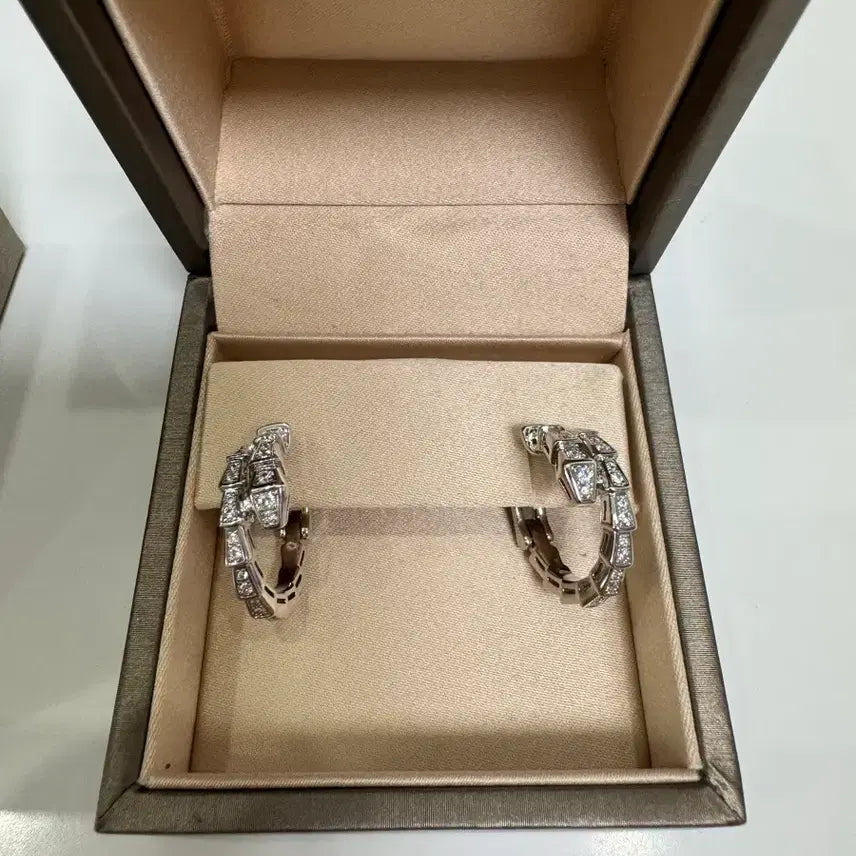 [BUNJANG] Serpenti Full Pave Earrings Silver / (새상품) 세르펜티 풀파베 귀걸이 실버