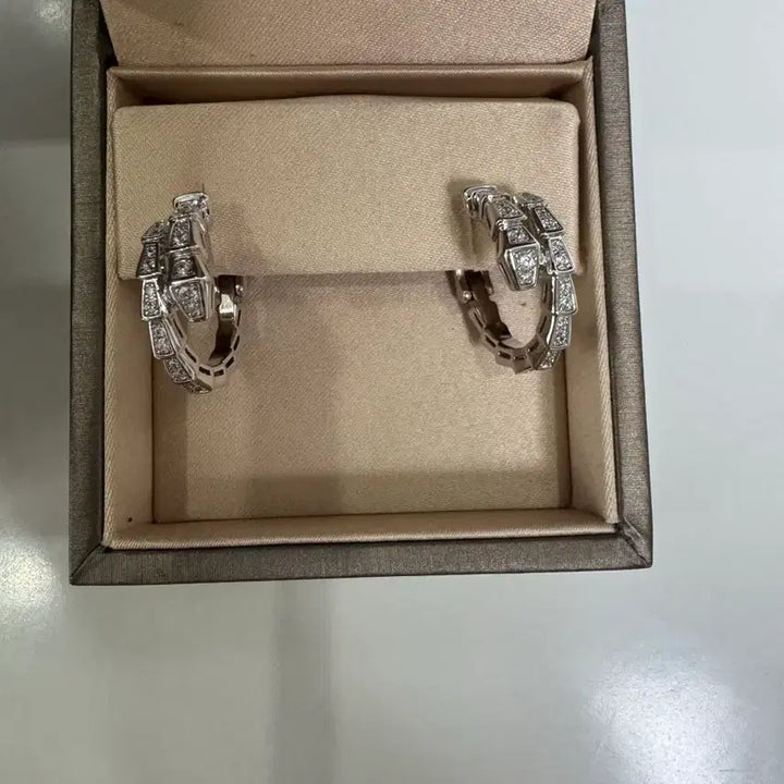 [BUNJANG] Serpenti Full Pave Earrings Silver / (새상품) 세르펜티 풀파베 귀걸이 실버
