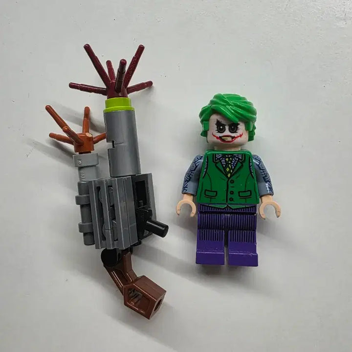 [BUNJANG] LEGO Batman Joker Minifigure with Weapon / 레고 배트맨 76240,조커 미니피겨&amp; 무기 판매합니다.