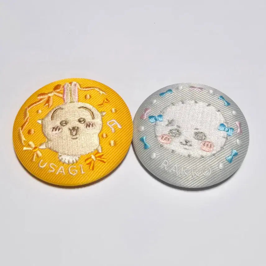 [BUNJANG] Chiikawa Usagi &amp; Rakko Embroidered Badge Set (2 Types) / 치이카와 우사기 랏코 자수 뱃지 2종 일괄