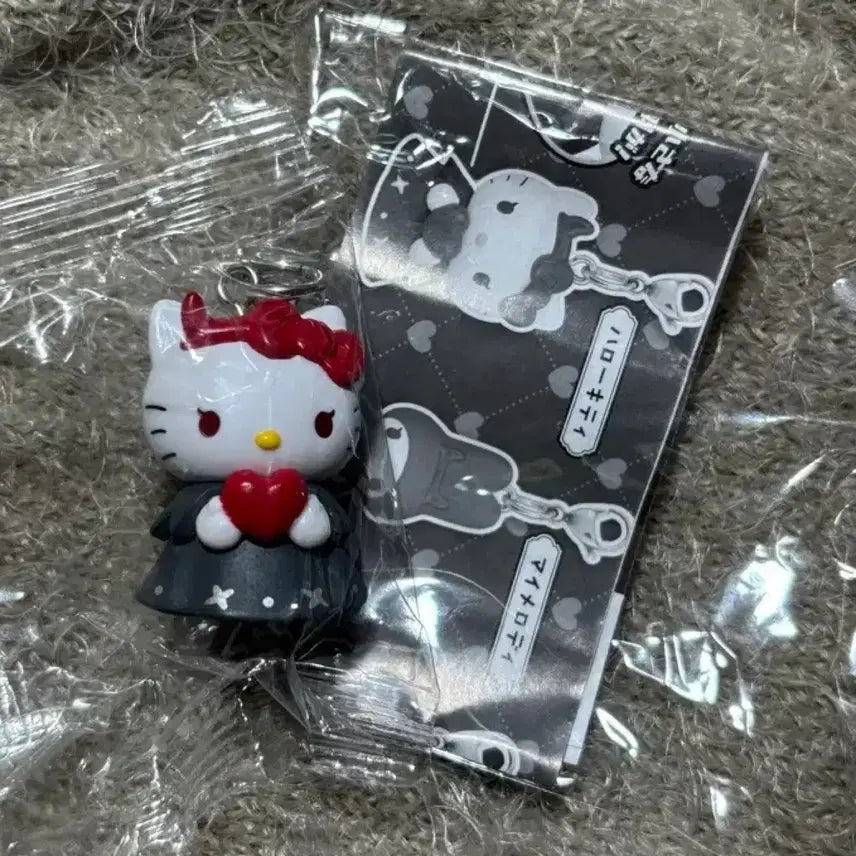 [BUNJANG] Hello Kitty Sanrio Devil Keychain Gacha / 헬로키티/ 산리오 악마 키링 가챠