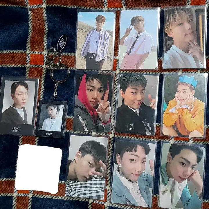 [BUNJANG] ONF Isation Photocard Bundle Set with Acrylic Photo Keyring / (택포) 온앤오프 이션 포카 키링 일괄 판매