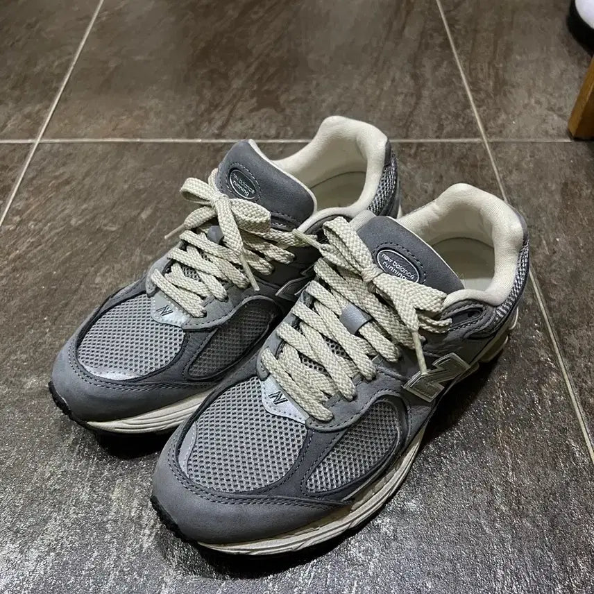 [BUNJANG] New Balance 2002RNM Sneakers / 뉴발란스 2002rnm 판매합니다