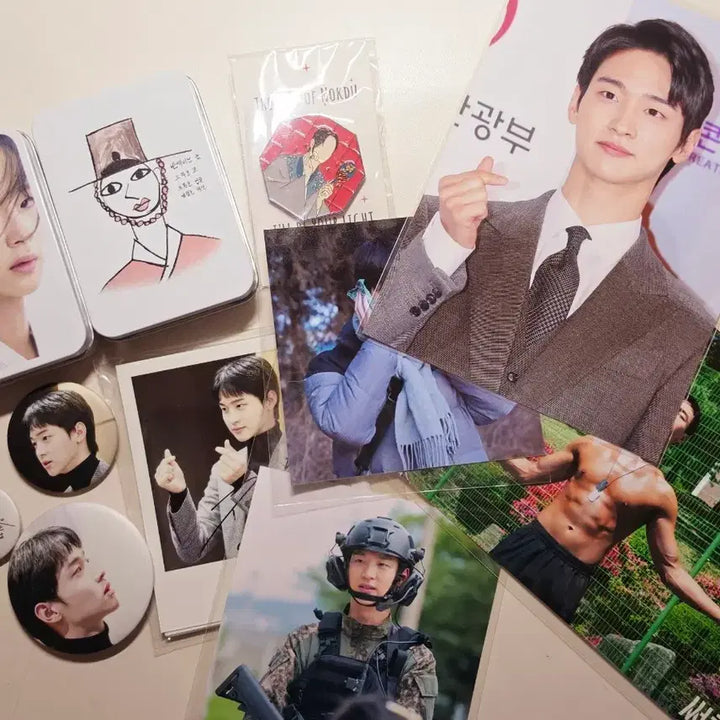 [BUNJANG] Jang Dong-yoon Merchandise Set / 장동윤 굿즈 세트 (사진, 안경닦이, 틴케이스, 뱃지,부채 등등)
