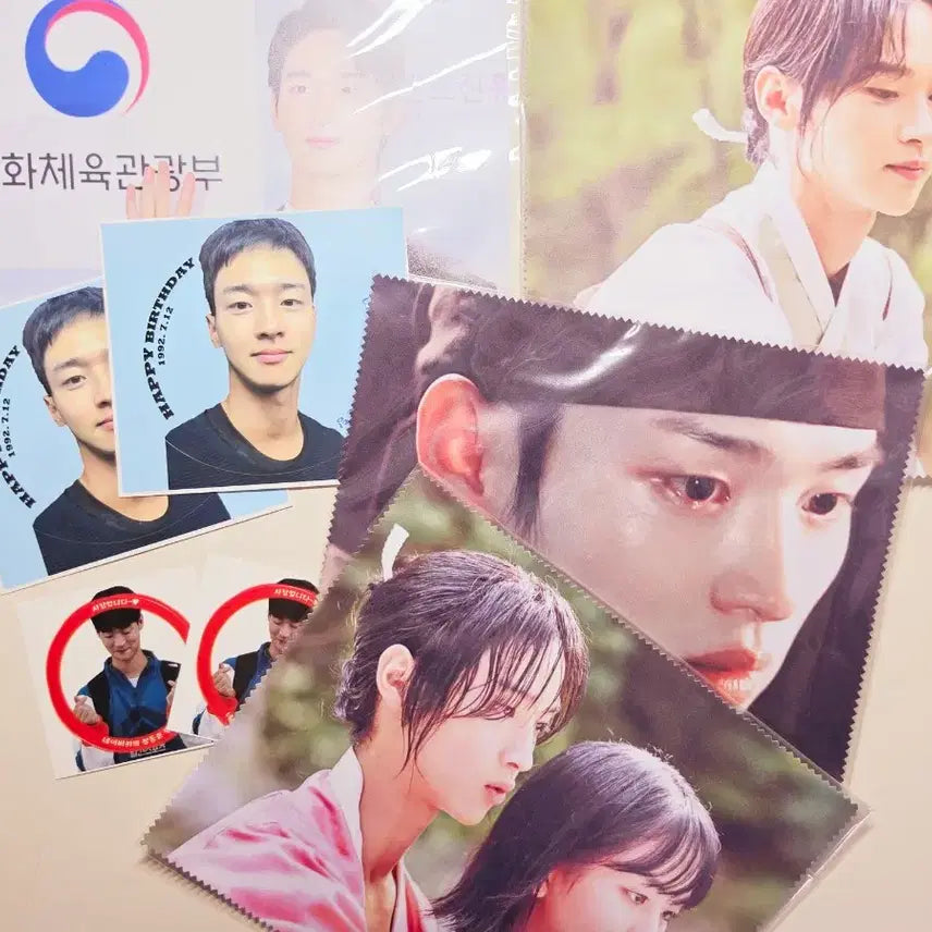 [BUNJANG] Jang Dong-yoon Merchandise Set / 장동윤 굿즈 세트 (사진, 안경닦이, 틴케이스, 뱃지,부채 등등)