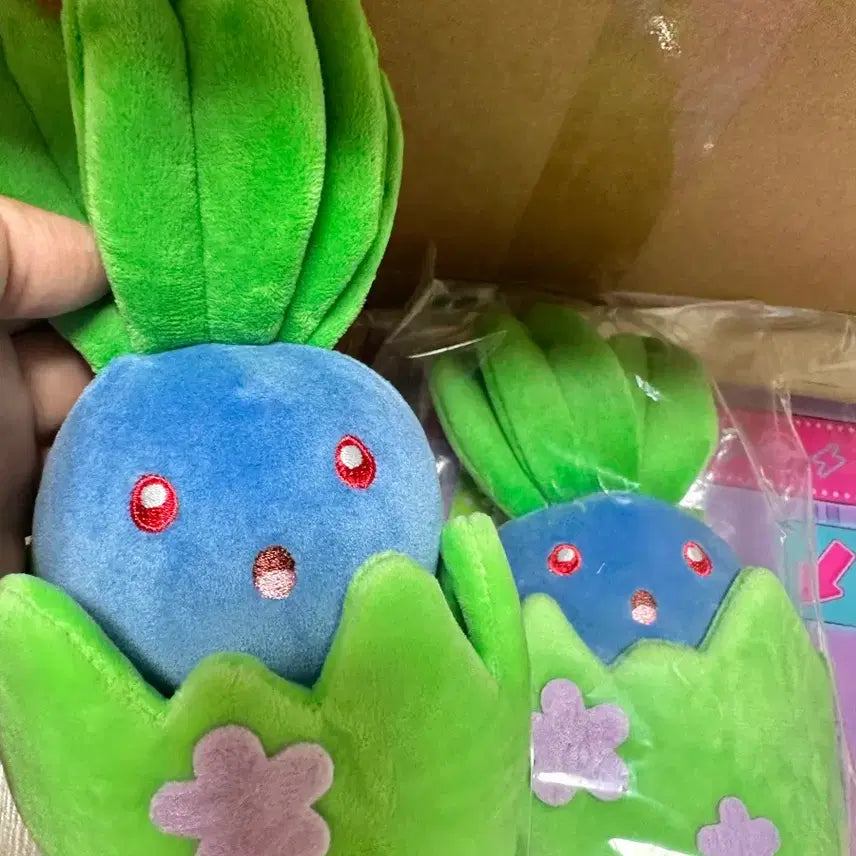 [BUNJANG] China Pokémon Center Exclusive Gloom Mochi Plush Keychain / 중국 포켓몬센터 한정 뚜벅쵸 모치 인형키링