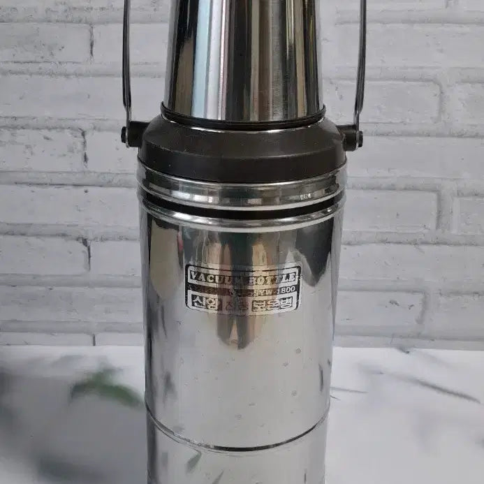 [BUNJANG] Vintage Stainless Steel Thermos (2 Quart) / 근대사 빈티지 스텐보온병