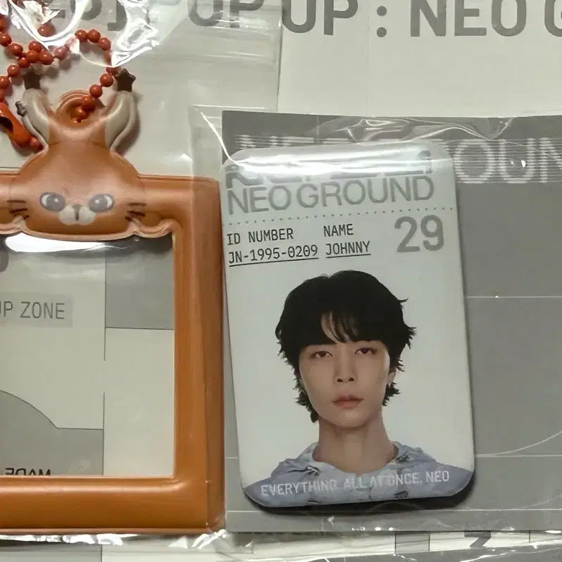 [BUNJANG] NCT 10th Anniversary Popup Gacha Johnny Bundle Set Holder Badge / 엔시티 팝업 가챠 쟈니 일괄