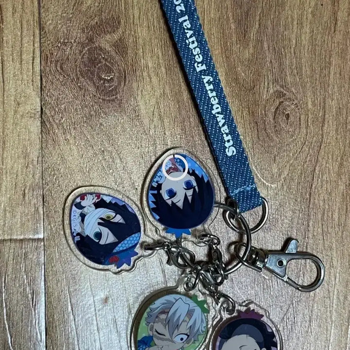 [BUNJANG] Demon Slayer Tomioka Giyu Strawberry Festival Charm Set / 귀멸의 칼날 귀칼 토미오카 기유 딸기축제 키링 참 챰 사네미 이구로 겐야