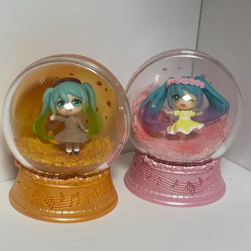 [BUNJANG] Hatsune Miku Snow Globe Spring &amp; Autumn Versions Bundle Set / (급처)하츠네 미쿠 스노우볼 봄,가을 버전 일괄판매합니다