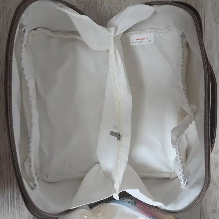 [BUNJANG] Hello Kitty Cosmetic Pouch Bag / 키티 파우치, 화장품 가방