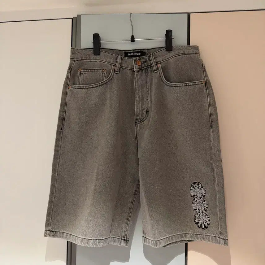 [BUNJANG] Fucking Awesome Spiral Shorts (Size 30) / 퍼킹어썸 스파이럴 반바지 쇼츠 (30)