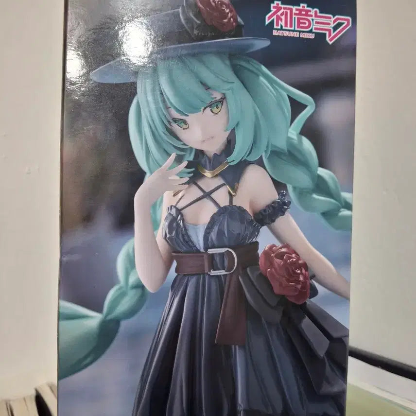 [BUNJANG] Hatsune Miku Trio-Try-iT Outing Dress &amp; Gundam Collaboration Figure Set / 미쿠 피규어 (2종) Trio-Try-iT 외출드레스 / 건담 콜라보