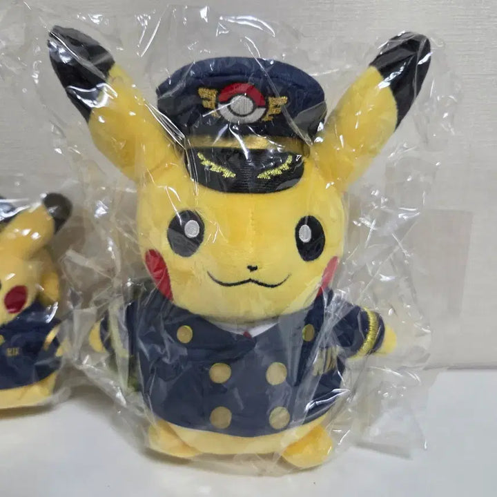 [BUNJANG] Pilot Captain Pikachu Medium Plush + Keychain Set / 미개봉 ㅡ 파일럿 기장 피카츄, 기장츄인형