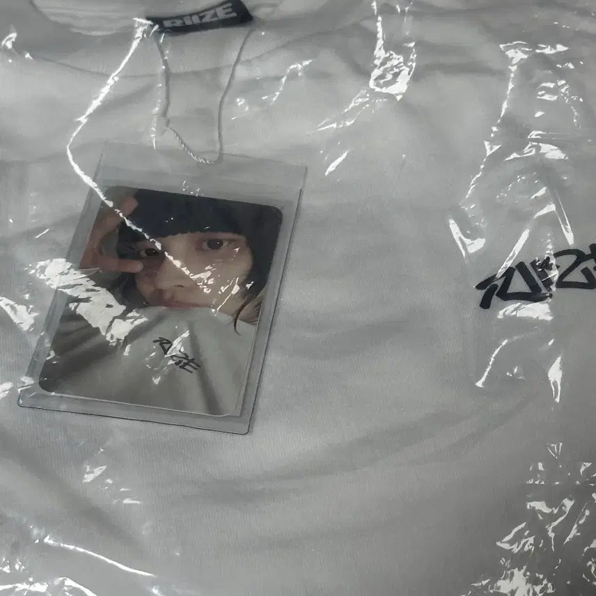 [SOLD OUT] (미개봉) 라이즈 원빈 발렌타인 롱슬리브 화이트 티셔츠