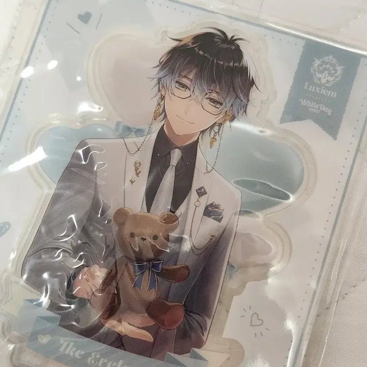 [BUNJANG] Nijisanji Luxiem Ike Eveland White Day Acrylic Stand / 니지산지 Luxiem 아이크 이브랜드 화이트데이 아크릴 스탠드