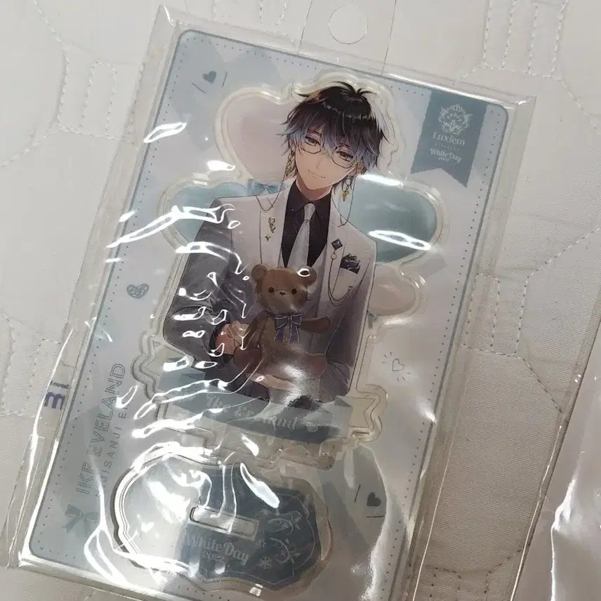 [BUNJANG] Nijisanji Luxiem Ike Eveland White Day Acrylic Stand / 니지산지 Luxiem 아이크 이브랜드 화이트데이 아크릴 스탠드