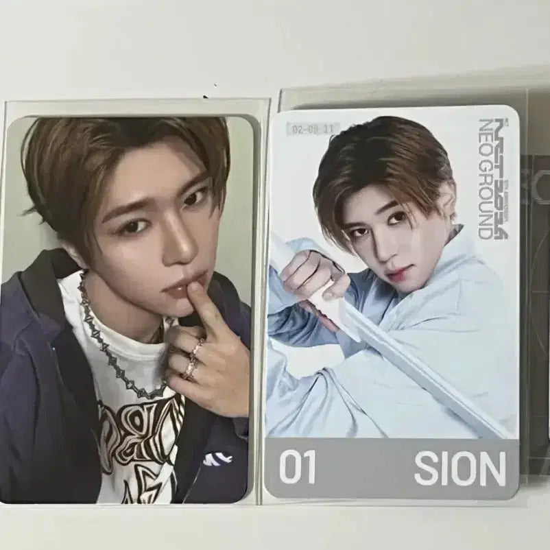 [BUNJANG] NCT Wish 10th Anniversary Trading Card Set + ID Photo Badge / Nct 10주년 엔시티 위시 팝업 시온 트레카 랜덤 뱃지 세트