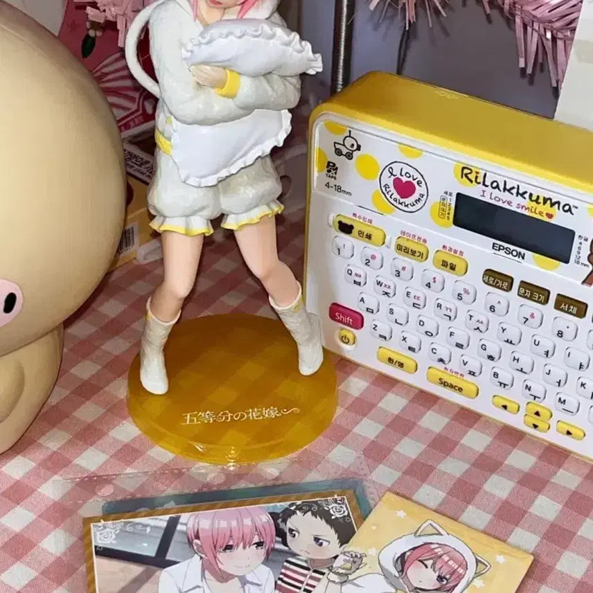 [BUNJANG] The Quintessential Quintuplets Ichika Nakano Cat Pajamas Figure &amp; Goods Bundle Set / 일괄) 오등분의신부 나카노 이치카 고양이잠옷 피규어 포카 캔뱃지 오등분