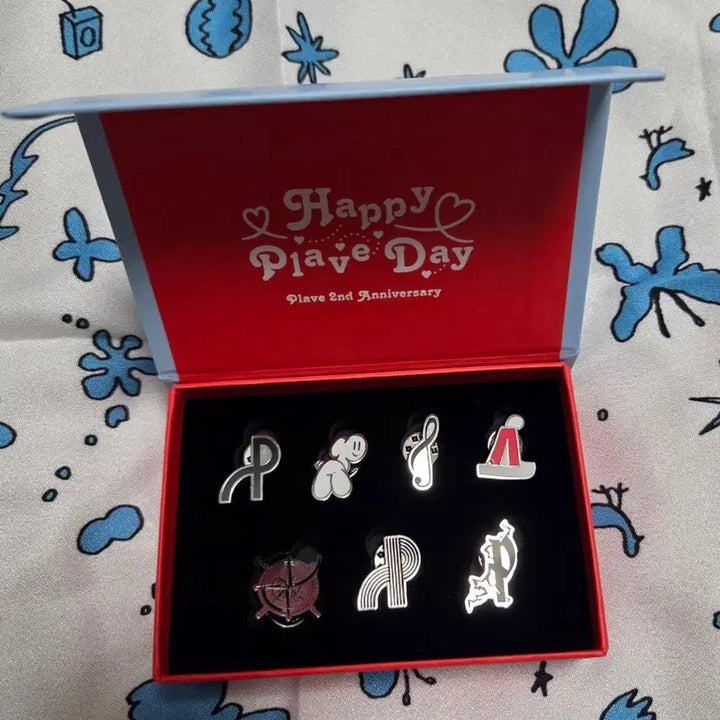 [BUNJANG] PLAVE 2nd Anniversary Badge Set / 플레이브 2주년 뱃지
