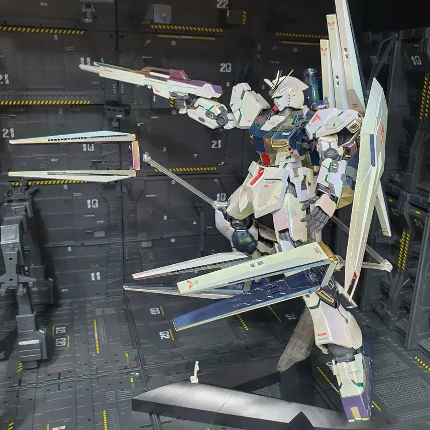 [BUNJANG] MG RX-93 Nu Gundam Painted Model Kit - Holographic Finish / [건담] MG 뉴 건담 도색작 편광 홀로 조립완성