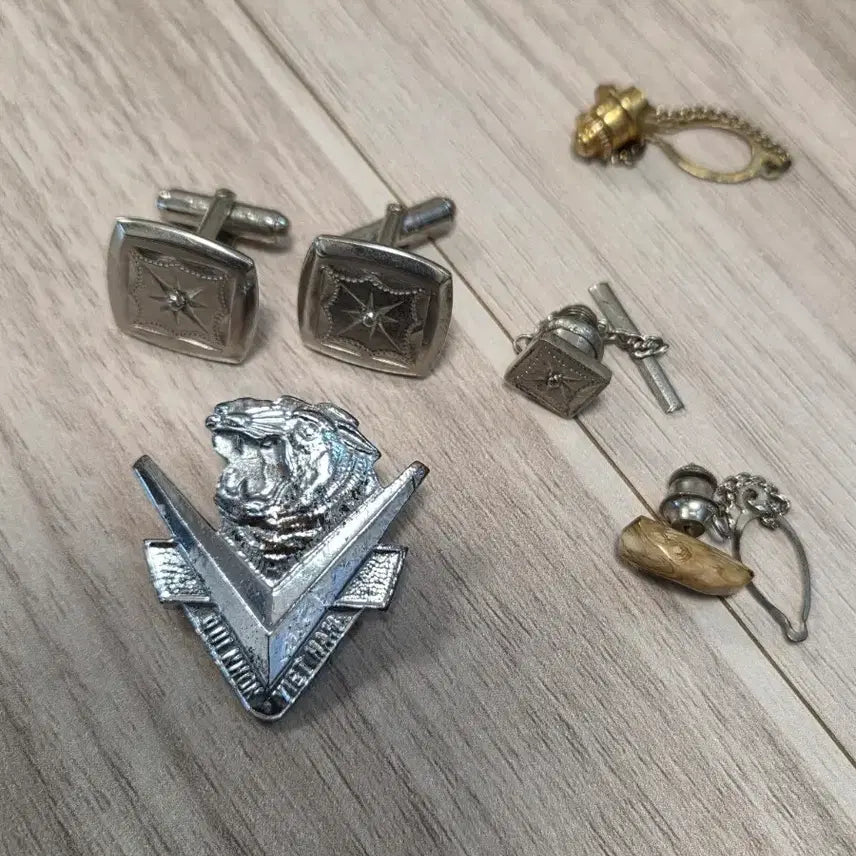 [BUNJANG] Vietnam War Viet Cong Victory Badge and Tie Pin Set / 월남전맹호부대빅토리배지및넥타이핀세트