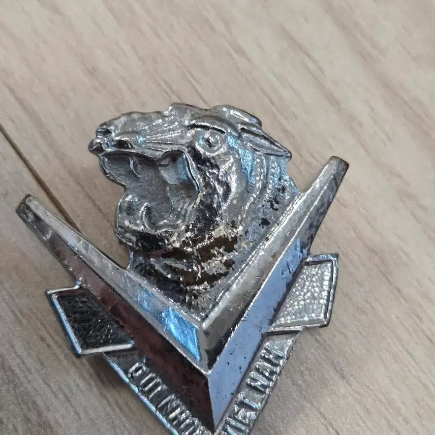 [BUNJANG] Vietnam War Viet Cong Victory Badge and Tie Pin Set / 월남전맹호부대빅토리배지및넥타이핀세트