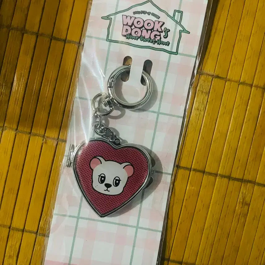 [BUNJANG] Lee Dong Wook Ukdongi Rocket Mirror Keyring Red / 이동욱 미개봉 욱동이 팝업스토어 로켓 거울 키링 양도
