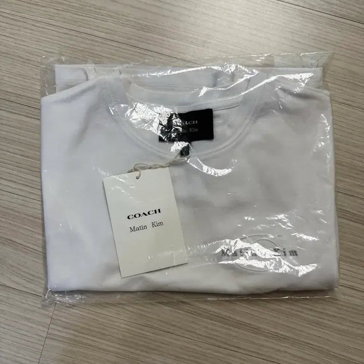 [BUNJANG] Coach x Mathin Kim Logo Crop T-Shirt White / 코치 x 마뗑킴 로고 크롭 티셔츠 화이트 새상품