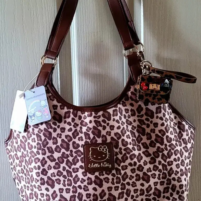 [BUNJANG] Sanrio Hello Kitty Leopard Hobo Bag &amp; Mini Keyring Bag Set (New) / 산리오 정품 헬로키티 레오파드 호보백+미니 키링백(새상품)