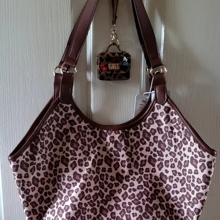 [BUNJANG] Sanrio Hello Kitty Leopard Hobo Bag &amp; Mini Keyring Bag Set (New) / 산리오 정품 헬로키티 레오파드 호보백+미니 키링백(새상품)