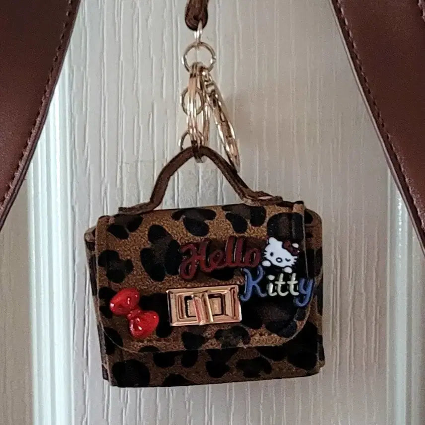 [BUNJANG] Sanrio Hello Kitty Leopard Hobo Bag &amp; Mini Keyring Bag Set (New) / 산리오 정품 헬로키티 레오파드 호보백+미니 키링백(새상품)