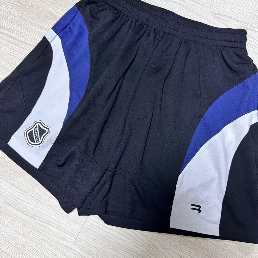 [SOLD OUT] (S)발렌시아가의 블랙 및 블루 컬러 메쉬 소재 하키 쇼츠