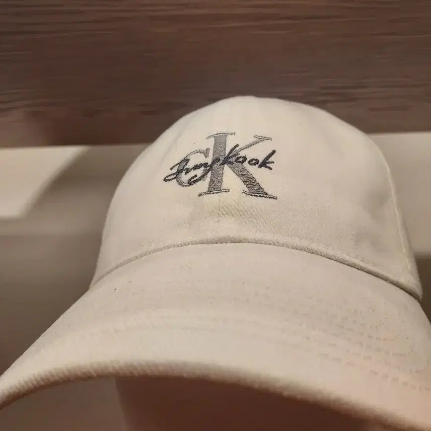 [BUNJANG] Calvin Klein x Jungkook Embroidered Cap (Black) / 캘빈크라인X 정국 모자  미개봉 블랙에 가까움성수오늘 구입