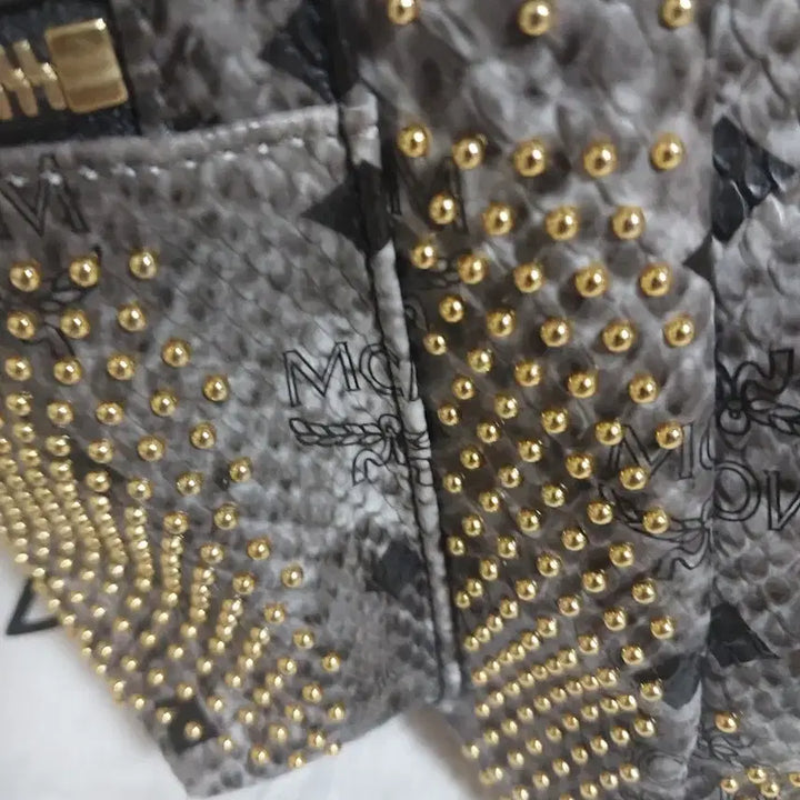 [BUNJANG] MCM Armor Studded Snakeskin Backpack MWK 3SVG04 EG001 / 정품)MCM 아머 스터드 뱀피 백팩 MWK 3SVG04 EG001