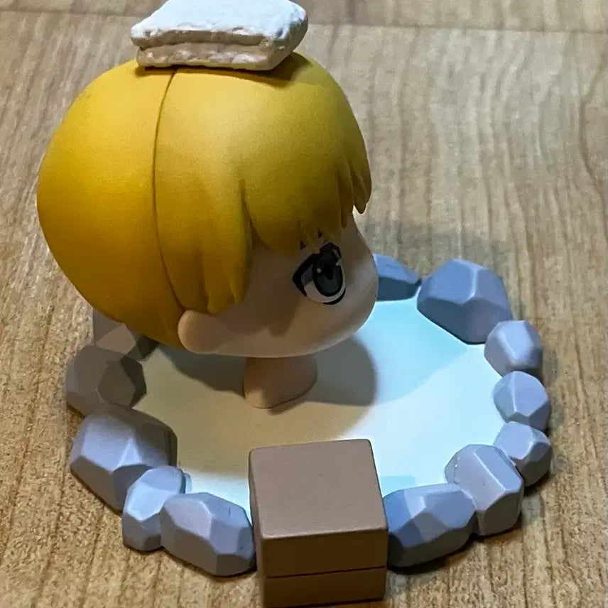 [BUNJANG] Attack on Titan Armin Arlert Onsen Figure / 진격의 거인 아르민 온천 피규어