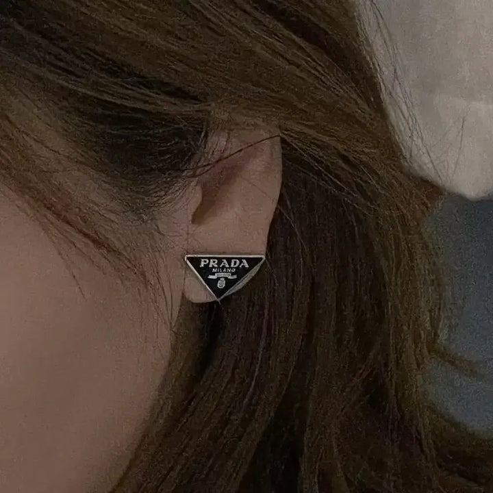 [BUNJANG] Prada Triangle Logo Earrings Silver / 프라다 삼각 로고 귀걸이