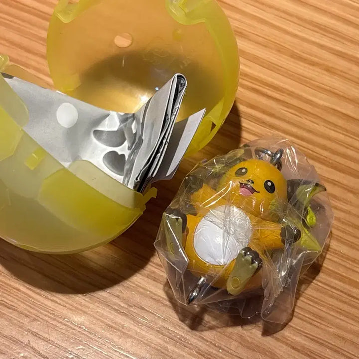 [BUNJANG] Pokemon Dangling Connect Gacha Raichu (Sealed) / 포켓몬 대롱대롱 연결 가챠 라이츄 미개봉