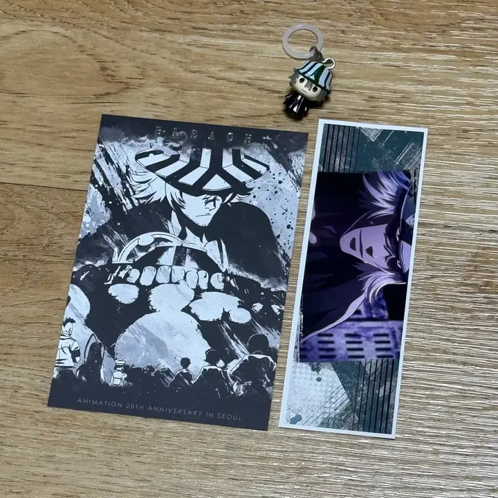[BUNJANG] Bleach Kisuke Urahara 20th Anniversary Exhibition Bundle (Postcard &amp; Sticker) / (일괄) 블리치 우라하라 키스케 메지루시+20주년 전시회 엽서+스티커
