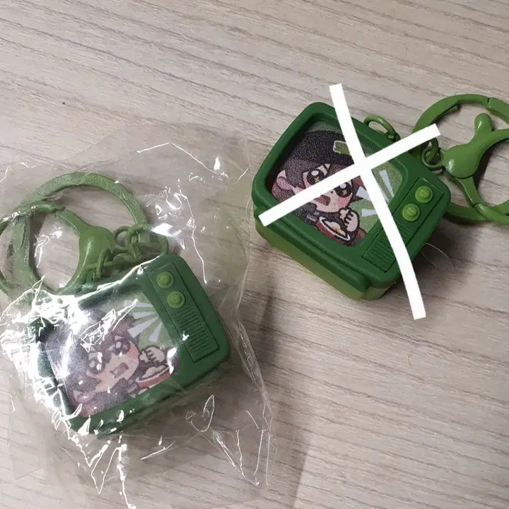 [BUNJANG] Pixelie Retro Dinosaur TV Keychain (Sealed) / 픽셀리 공룡 미수반 레트로 티브이 키링 미개봉