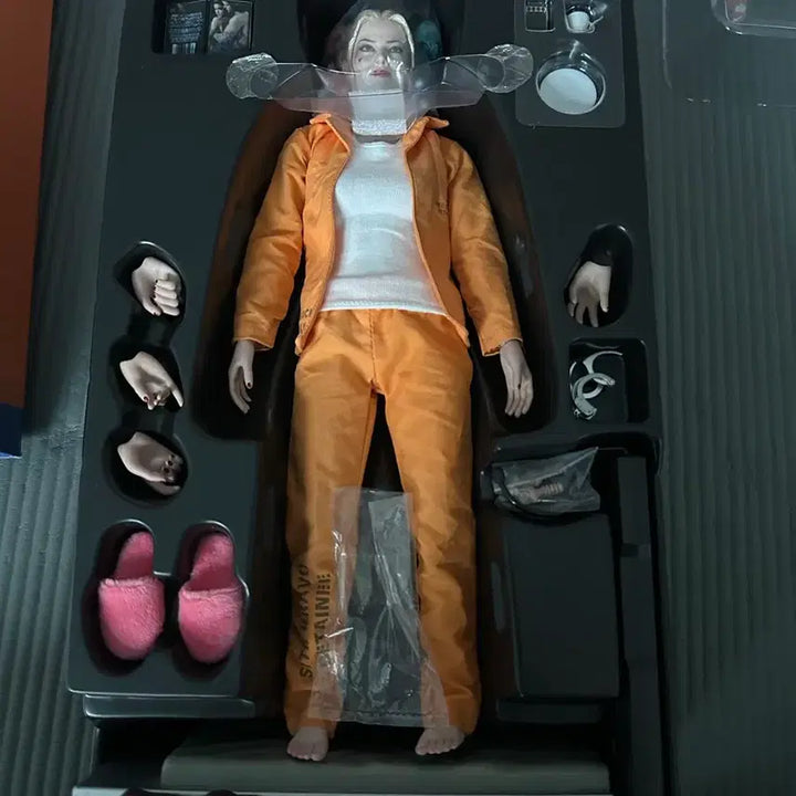 [BUNJANG] Hot Toys Harley Quinn Suicide Squad Prisoner Version Figure / 핫토이 할리퀸 수어사이드 스쿼드 죄수버전 피규어